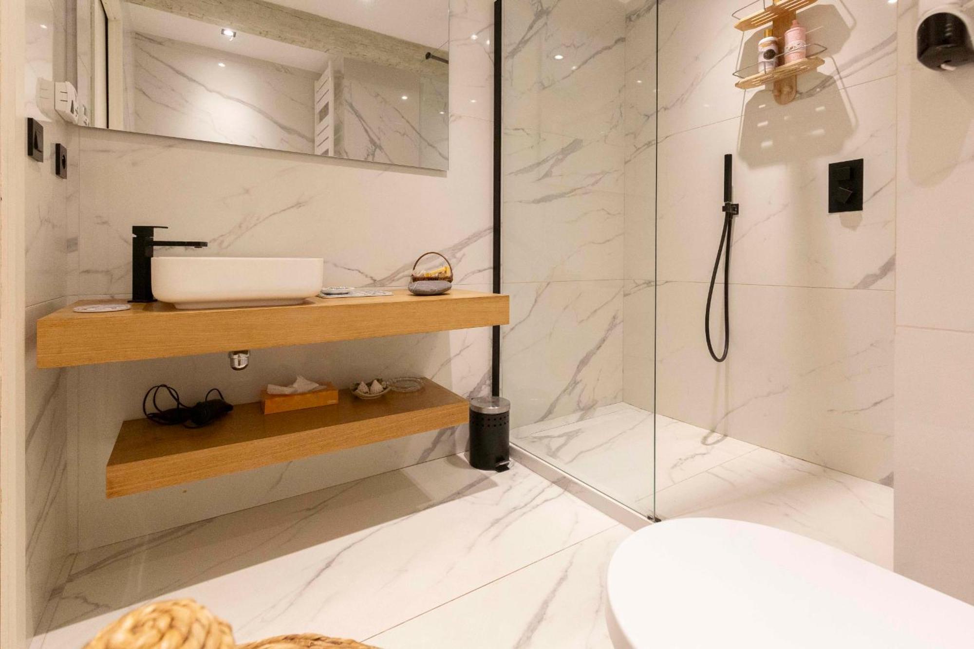 Modern Townhouse With Terrace & Parking In The Heart Of Old Antibes *