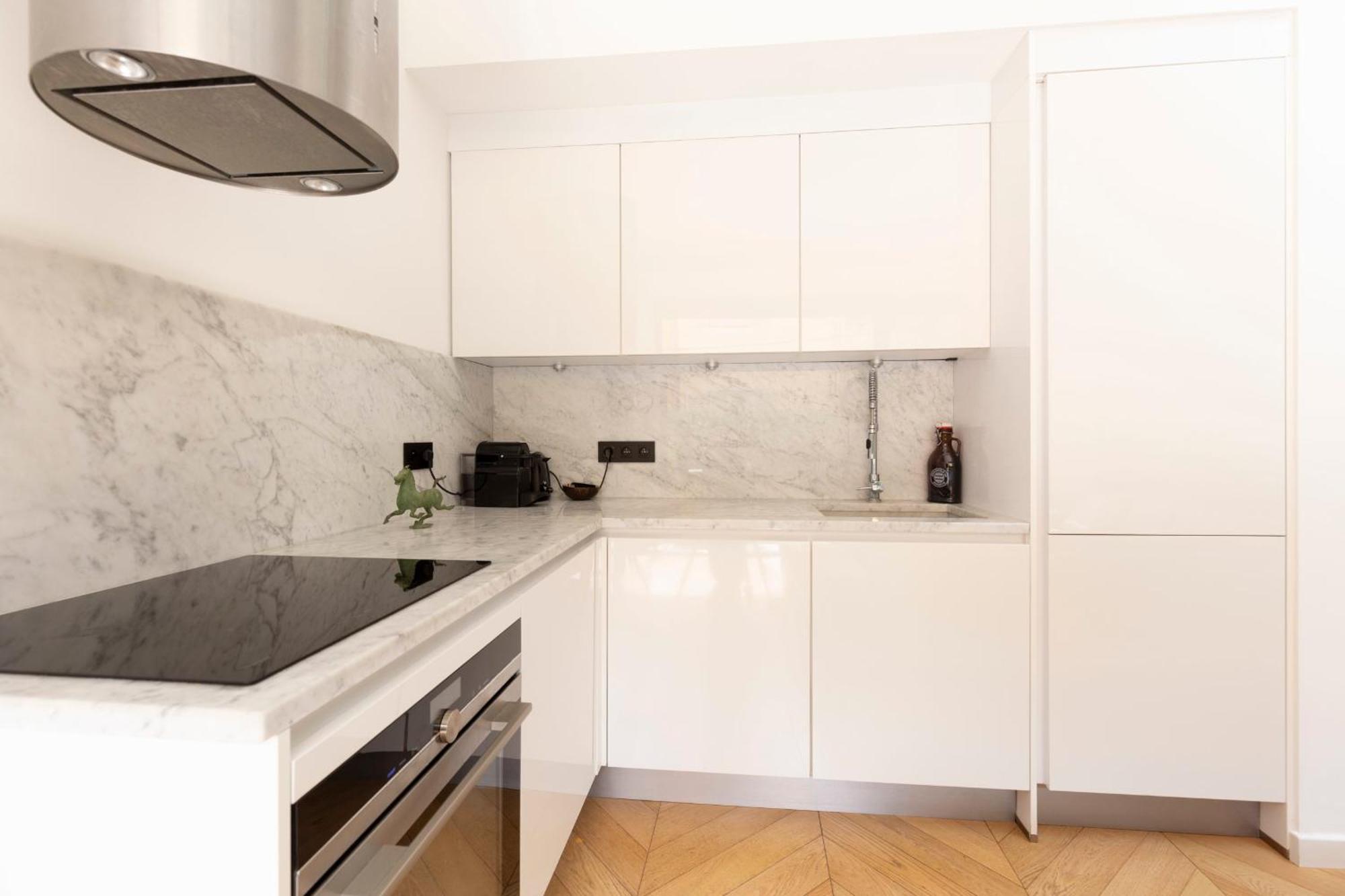 Hébergement de vacances Modern Townhouse With Terrace & Parking In The Heart Of Old Antibes *