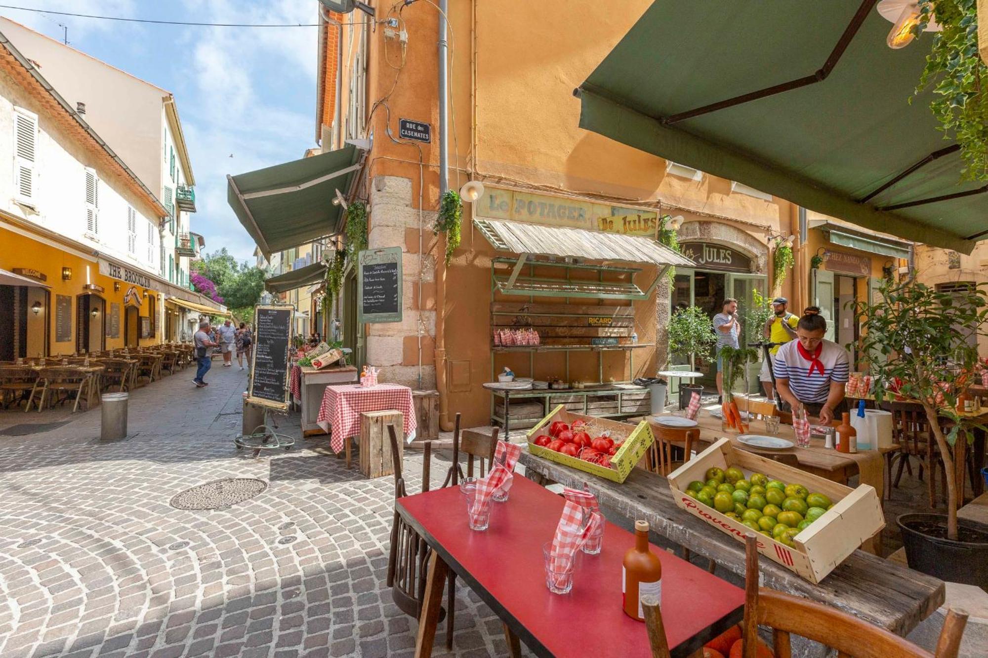 Modern Townhouse With Terrace & Parking In The Heart Of Old Antibes Hébergement de vacances